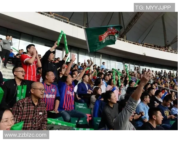 足球明星帆布袋带你领略绿茵场上的激情与荣耀尽显个性与时尚的完美结合